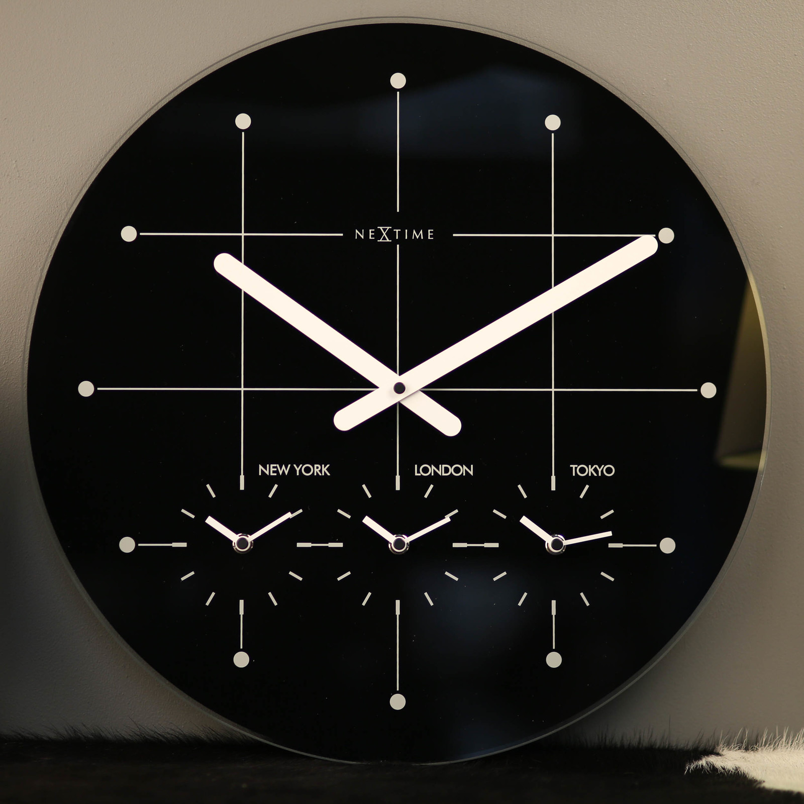 Black clock. Leff часы настенные. Будильник часы компьютер иконки. Часы настенные ribbon черные, umbra. Часы настенные необычные.