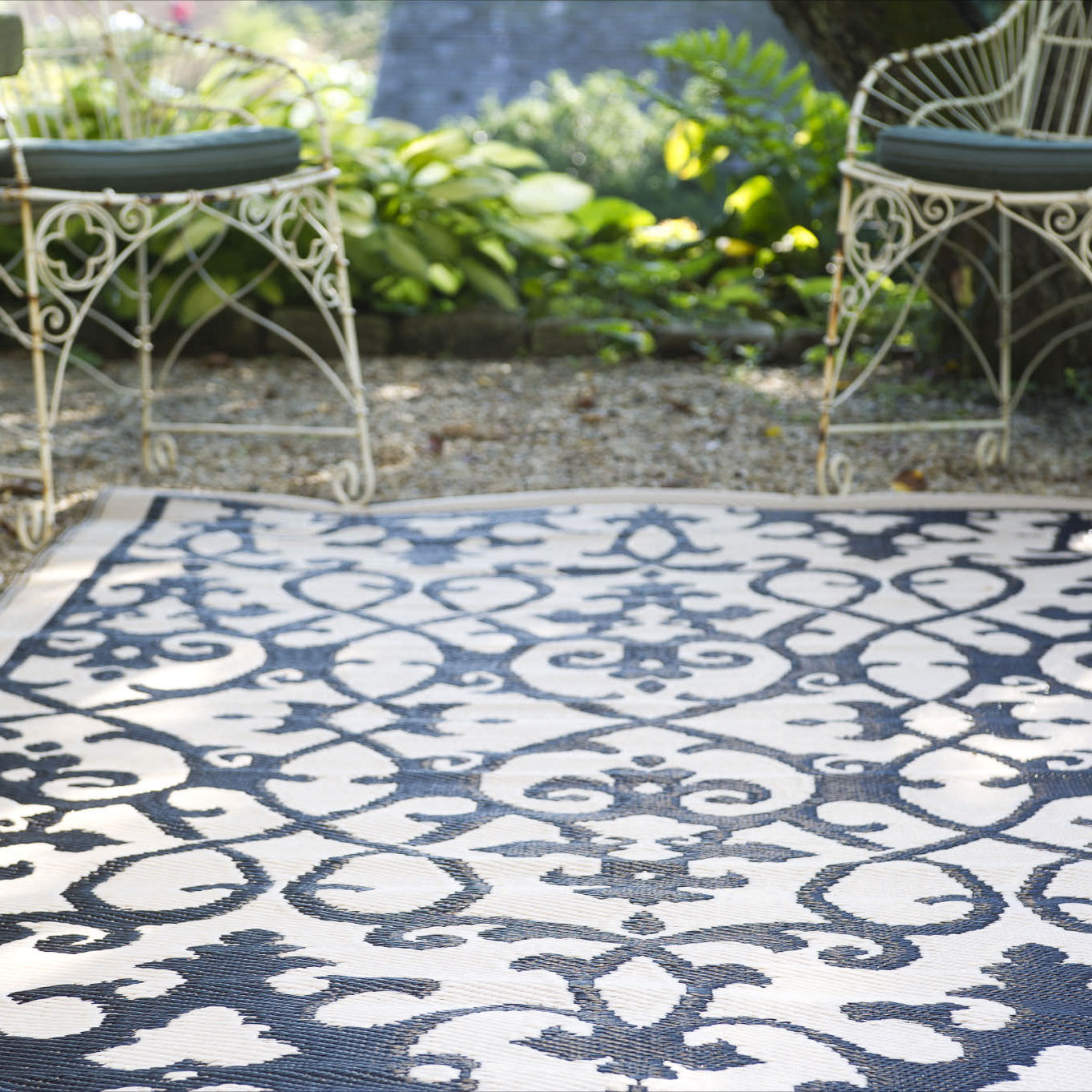 Venice Black Indoor And Outdoor Plastic Rugs Fab Rugs